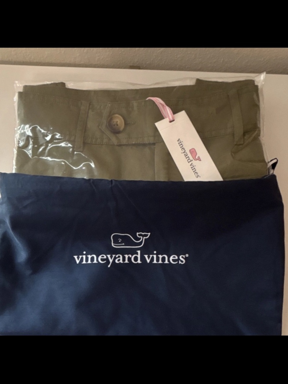 Women’s Vineyard Vines Camp Olive Shorts size 10 with new bag